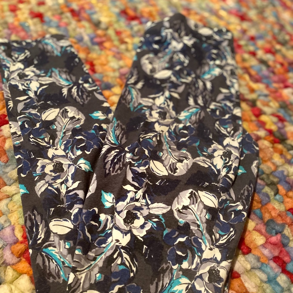 Invite Only Floral Leggings